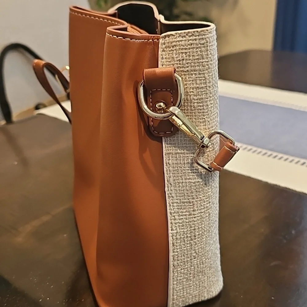 Woman's Crossbody Bucket Bag